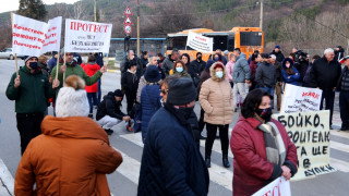 Протест блокира пътя към Самоков