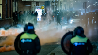 70 задържани при протестите в Нидерландия