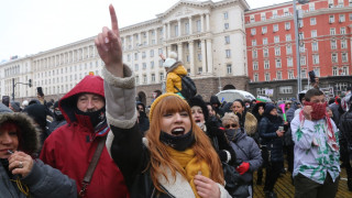 Ресторантьорите на протест с песни и танци