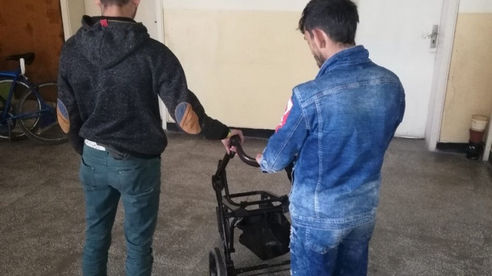 Задигнаха детска количка, за да пренасят отпадъци | StandartNews.com