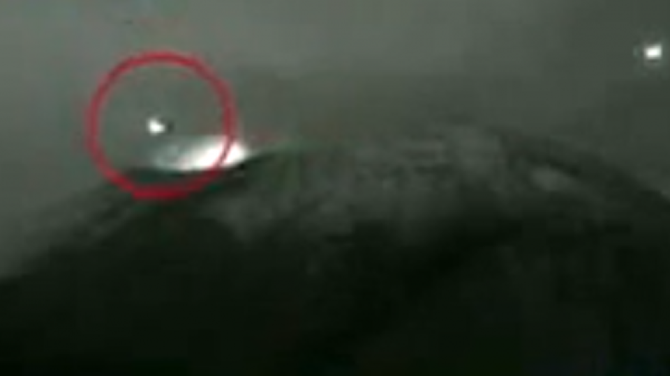 Снимаха как НЛО влиза във вулкан | StandartNews.com
