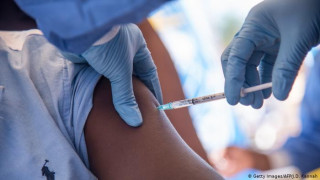 Една трета от българите искат ваксиниране