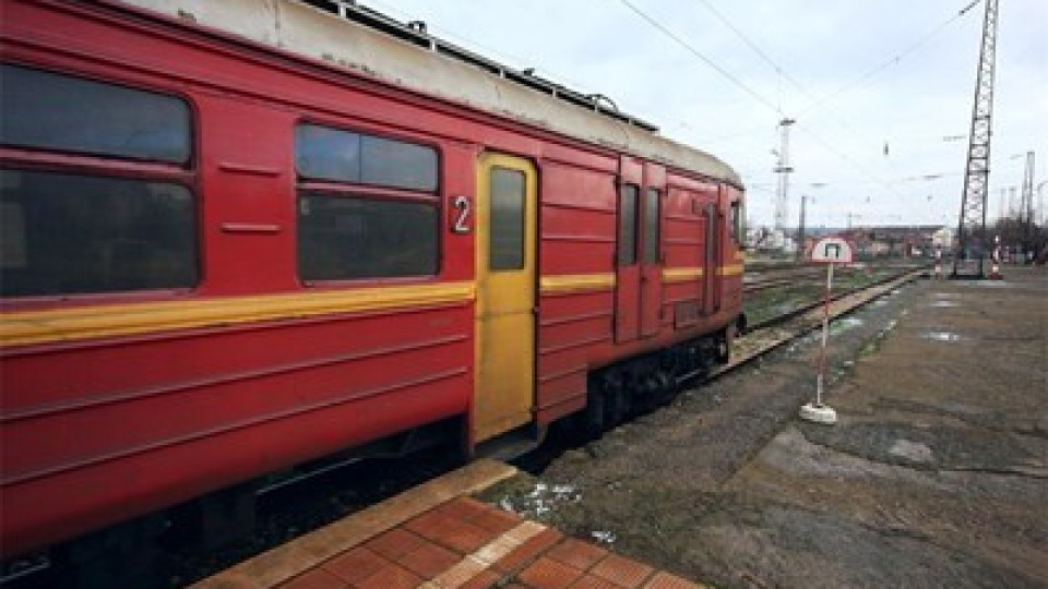 Две пътнички ранени от камъни, хвърлени по влак | StandartNews.com