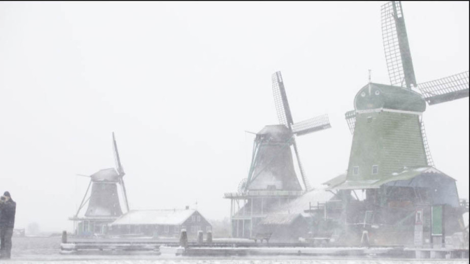За първи път от 10 г.Снежна буря удари Нидерландия | StandartNews.com
