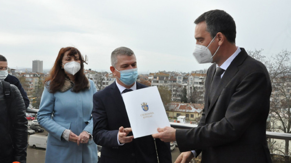 Признание за работата си от кмета получи персонала в КОЦ-Бургас | StandartNews.com