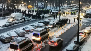 Спряха Луковмарш. Полиция раздели националиситите