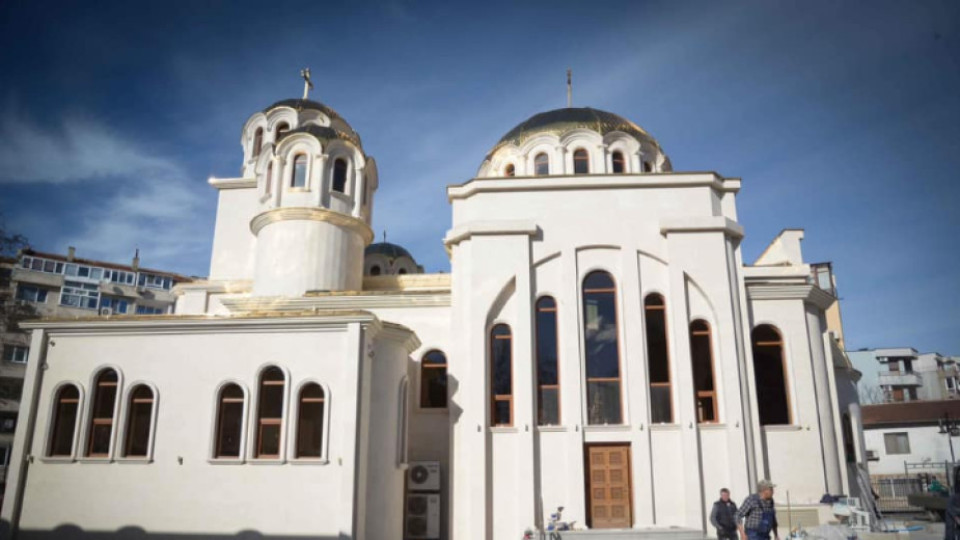 Освещават нов храм във Варна | StandartNews.com
