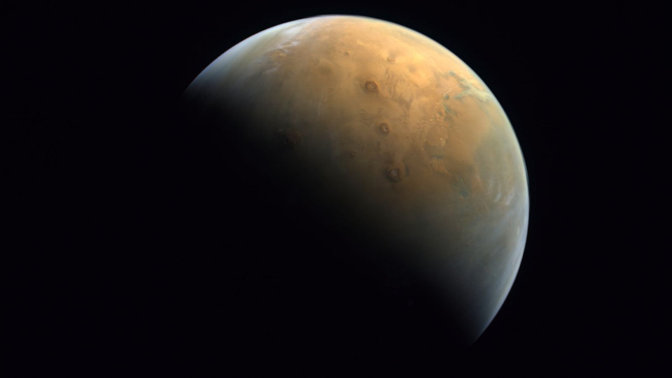 ОАЕ с първа снимка от мисията на Марс | StandartNews.com