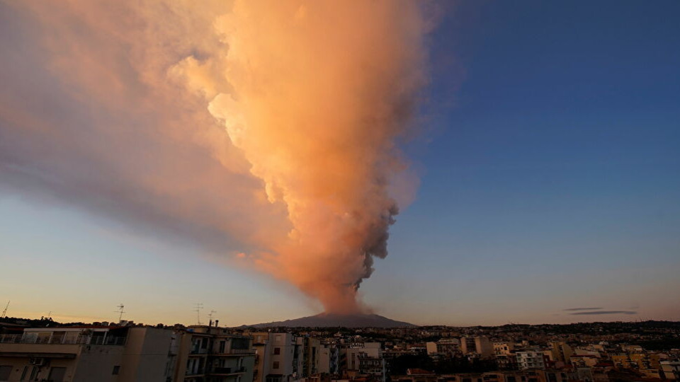 Вулканът Етна изригна отново (ВИДЕО) | StandartNews.com