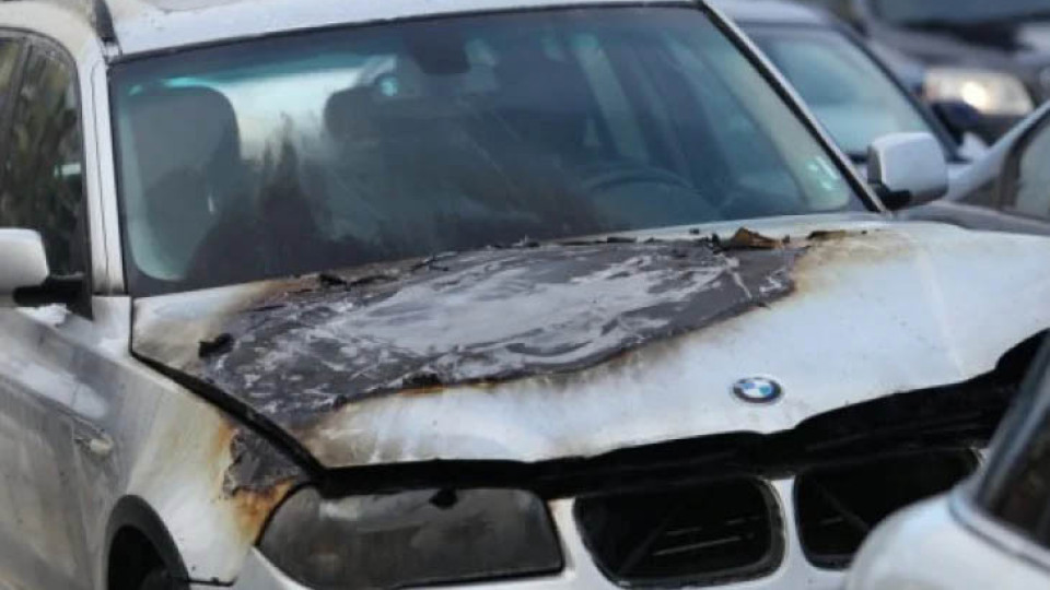 BMW изгоря на оживено кръстовище | StandartNews.com