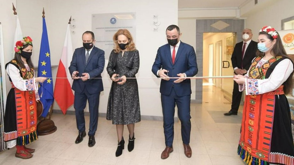 Министър Николова откри туристическо представителство във Варшава | StandartNews.com