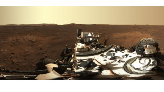 Марсоходът изпрати първа уникална снимка