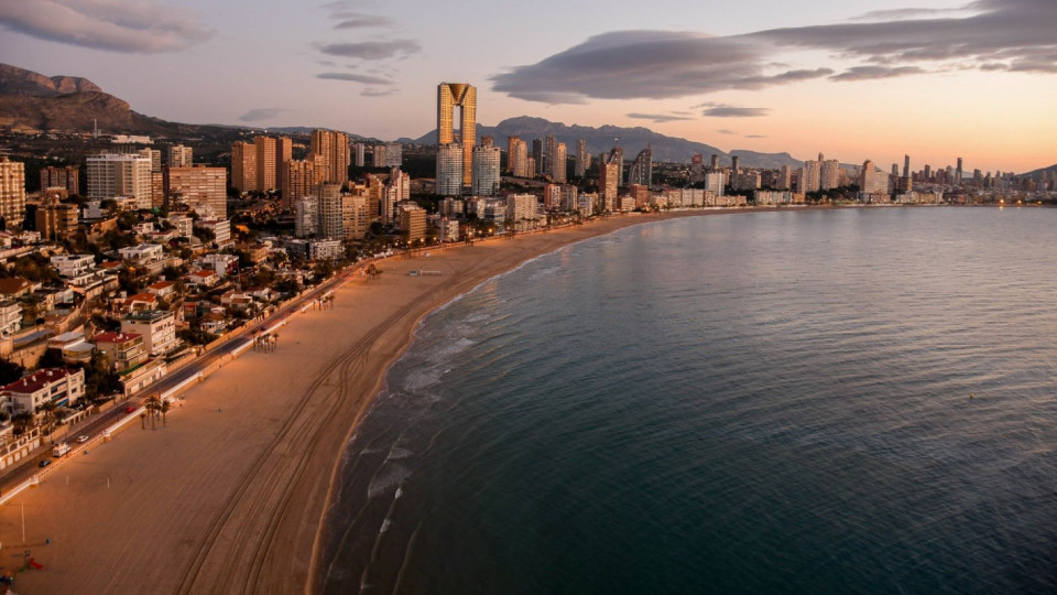 Испанските плажове разграфени, само с резервация | StandartNews.com