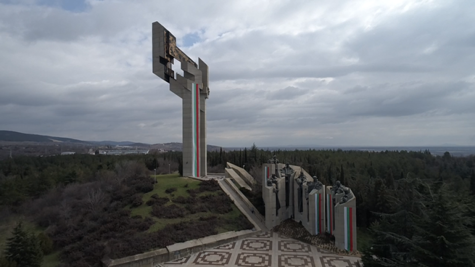 32-метров трибагреник обгръща Самарското знаме в Стара Загора | StandartNews.com