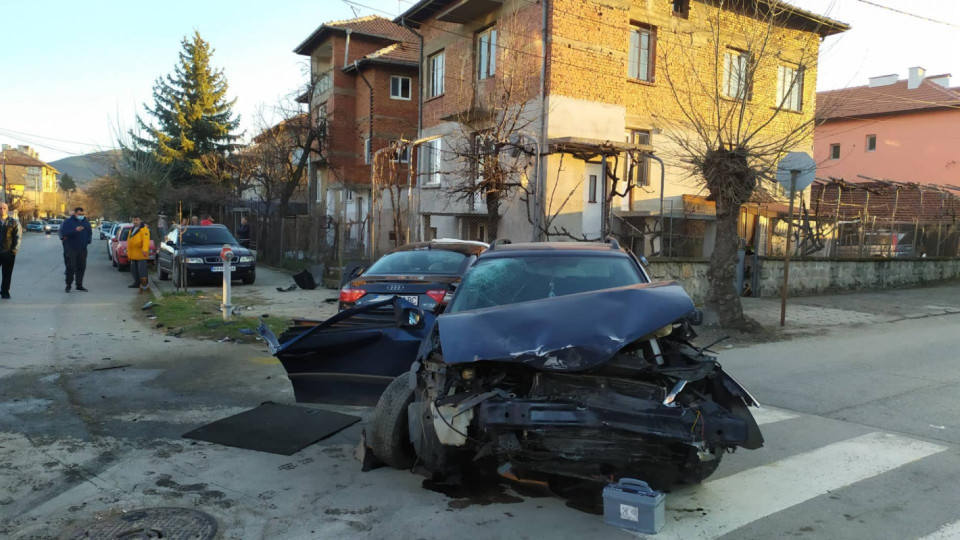 Кошмар на пътя в Кюстендил с 5 пострадали | StandartNews.com