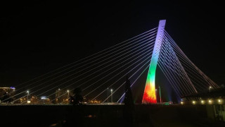 Мост в Подгорица блесна с цветовете на българското знаме