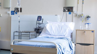 София удари по болнични легла UK и Дания