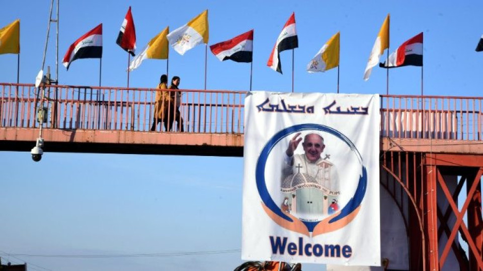 Папата посещава символични места в Ирак | StandartNews.com