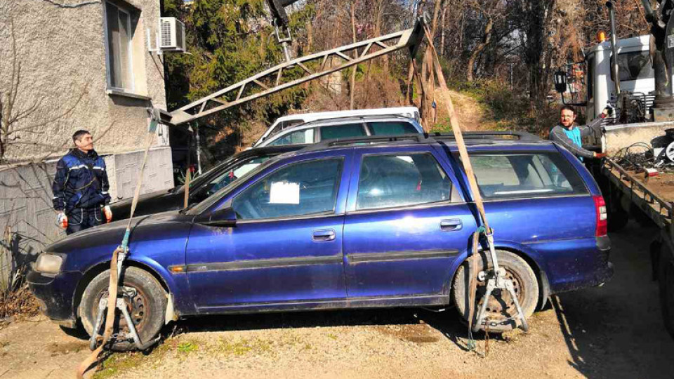 4 автомобила, бяха премахнати от паркинги в Стара Загора | StandartNews.com