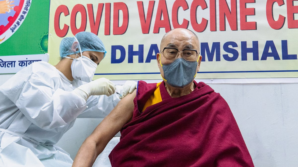 Далай Лама призова: Всички да се ваксинират! | StandartNews.com