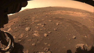 Роувърът вече крачи на Марс