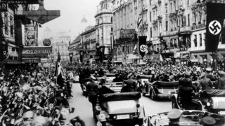 Как Хитлер слага ръка върху Австрия