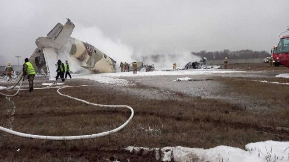 Нов ужас. Самолет се разби при кацане в Алмати | StandartNews.com