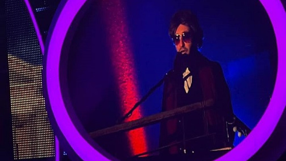 Рафи пее Бочели от балкона си | StandartNews.com