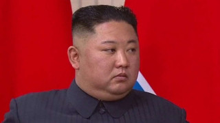 Северна Корея гладува, Ким лудува