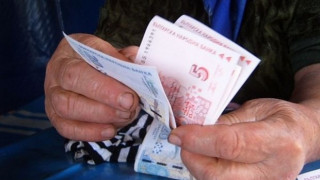 Планират скок с 5,5% на всички пенсии догодина