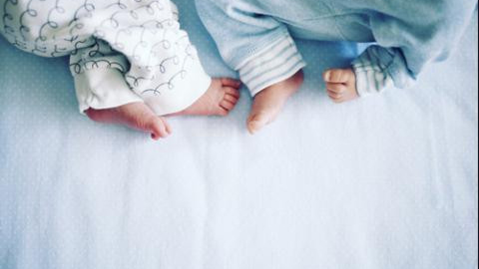 Първите за годината близнаци се родиха! Къде? | StandartNews.com