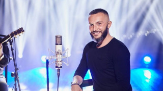 Македонският певец си сложи БГ знаме на ръката