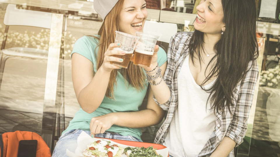 Жените по-щастливи с 2 халби бира седмично | StandartNews.com