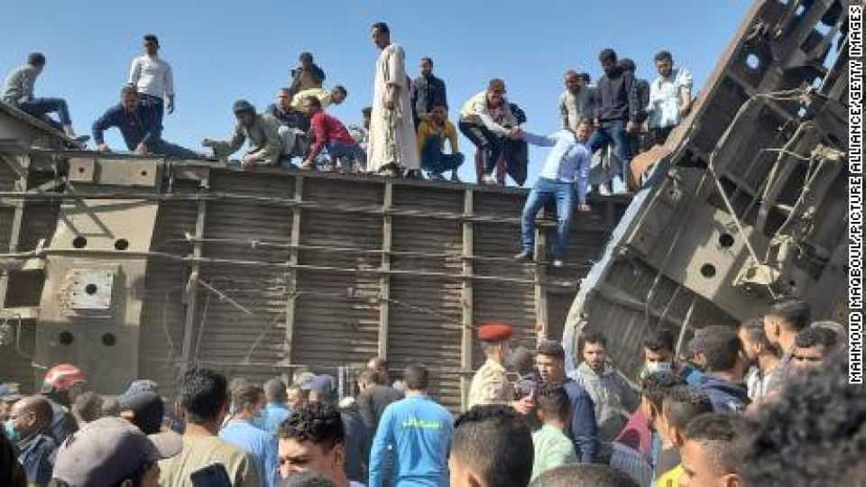 32 загинаха при влакова кастрофа | StandartNews.com