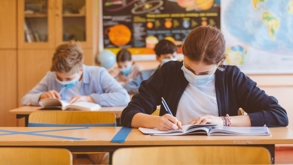 Директори: Изпитите за 4 и 10 клас без оценка | StandartNews.com