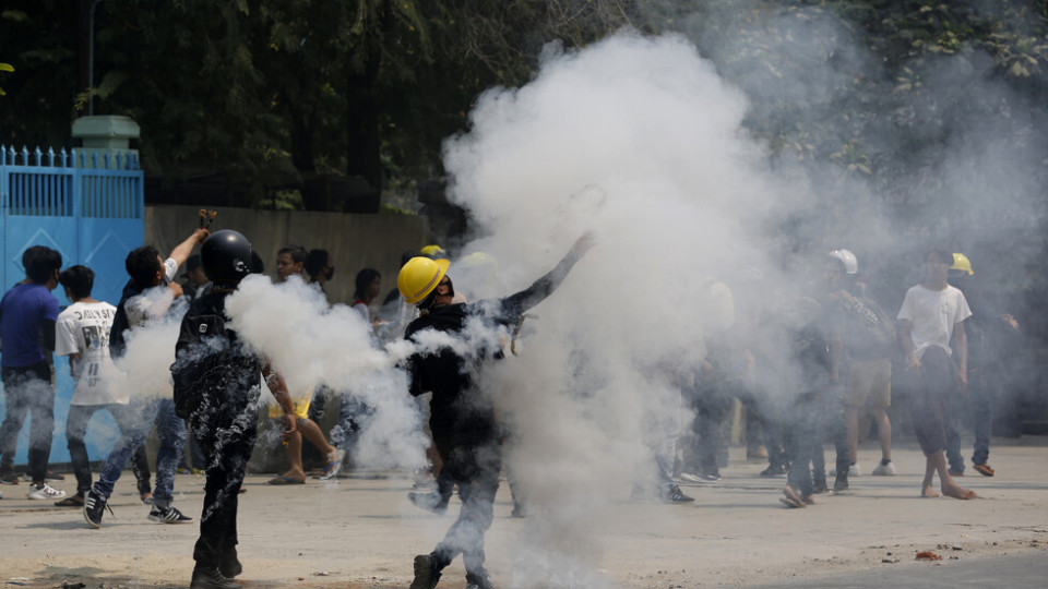 В Мианмар стана зловещо. Над 90 избити на протест | StandartNews.com