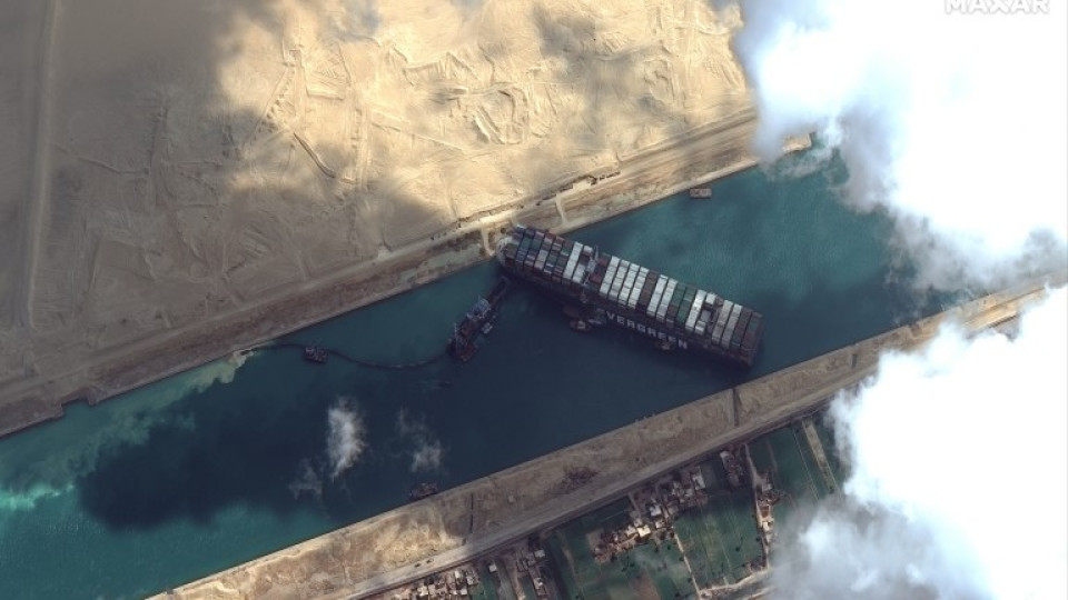 $400 млн.загуби на час заради кораба в Суецкия канал | StandartNews.com