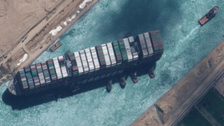 Шефът на Суецкия канал намекна за виновник