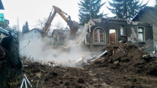 Срутиха къщата на автора на "Осъдени души"