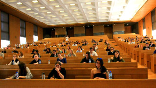 МОН гони 1000 професори от университетите
