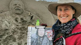 Баба Ванга изникна на пясъка в Бургас