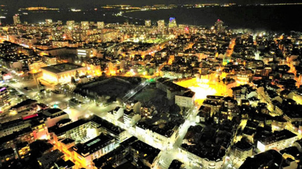 Модернизацията на уличното осветление в Бургас продължава | StandartNews.com