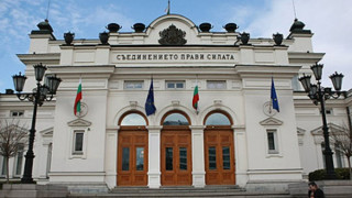 Парламентът се събира, депутатите дават клетва