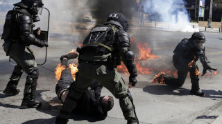 Екшън между демонстранти и полиция в Солун