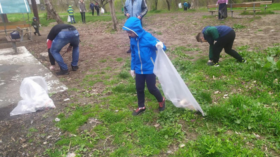 Ученици се включиха в инициативата-Заедно да почистим Стара Загора | StandartNews.com