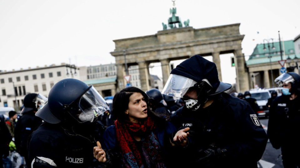 Берлин се надигна срещу Ковид мерките | StandartNews.com