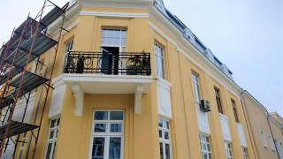 Знакова бургаска сграда връща стария си блясък