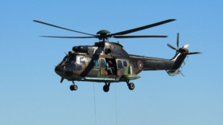 Хеликоптери летят над „Александър Невски“