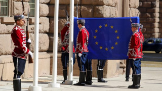 Издигнаха знамето на ЕС пред президентството