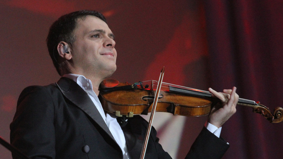 Васко Василев свири на Икарите | StandartNews.com